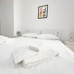 Appartamento Blue Life 2a Tirabora Short Rent Trieste