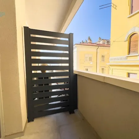 Blue Life 2a Tirabora Short Rent Trieste