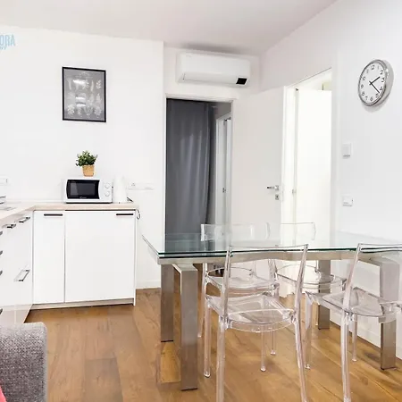 Blue Life 2a Tirabora Short Rent Trieste